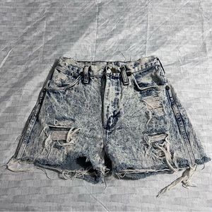 Wrangler Jean Shorts Women’s Blue Distressed Pockets Waist Size 24